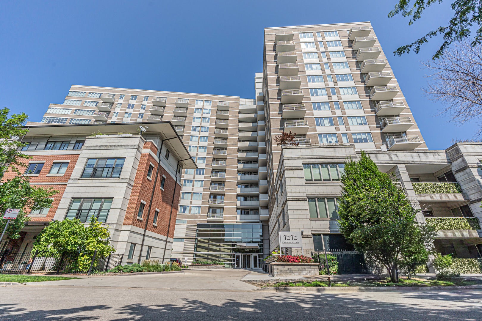 1515 S Prairie Avenue 1004 — photo