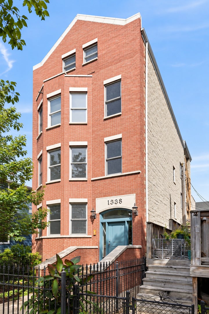 1338 W Addison Street 2 — photo