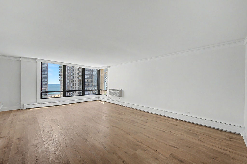 5740 N SHERIDAN RD — photo 2