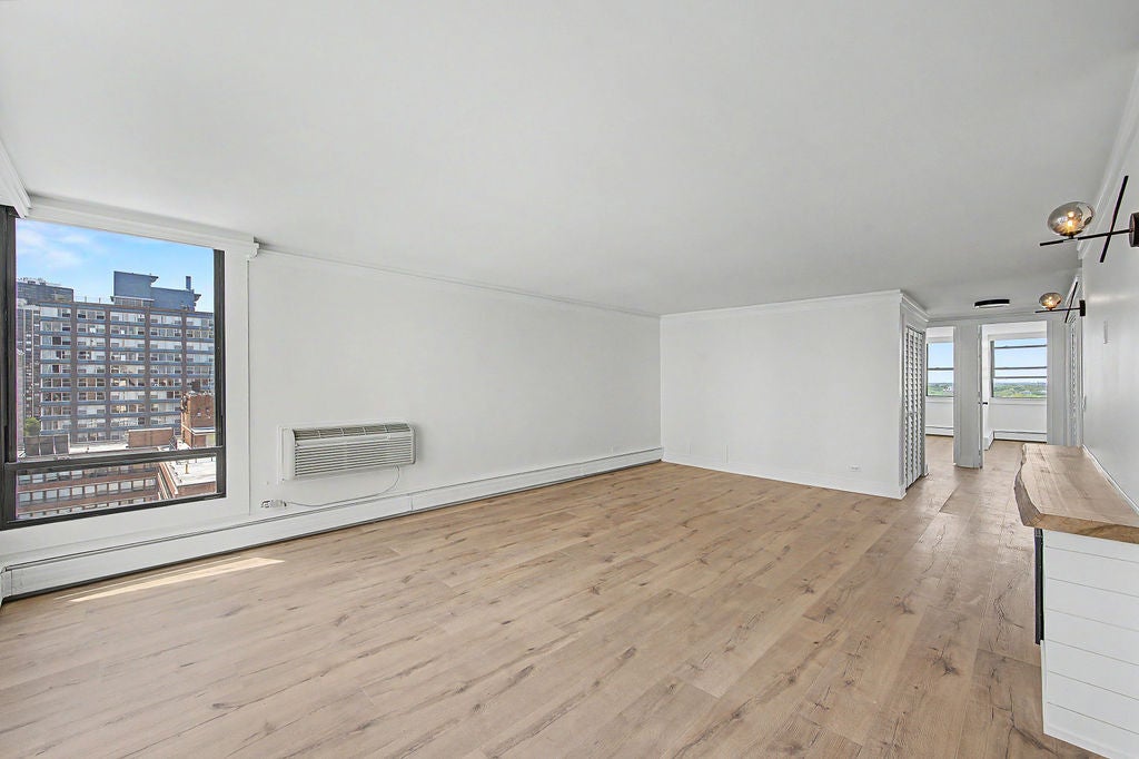 5740 N SHERIDAN RD — photo 3