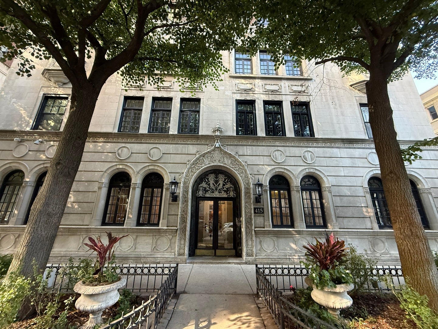 415 W Aldine Avenue 4C — photo
