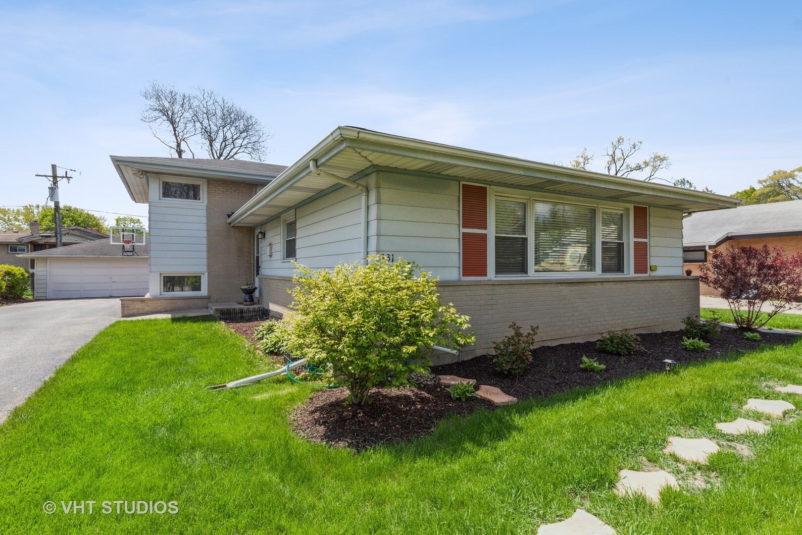 331 E Lake Avenue — photo