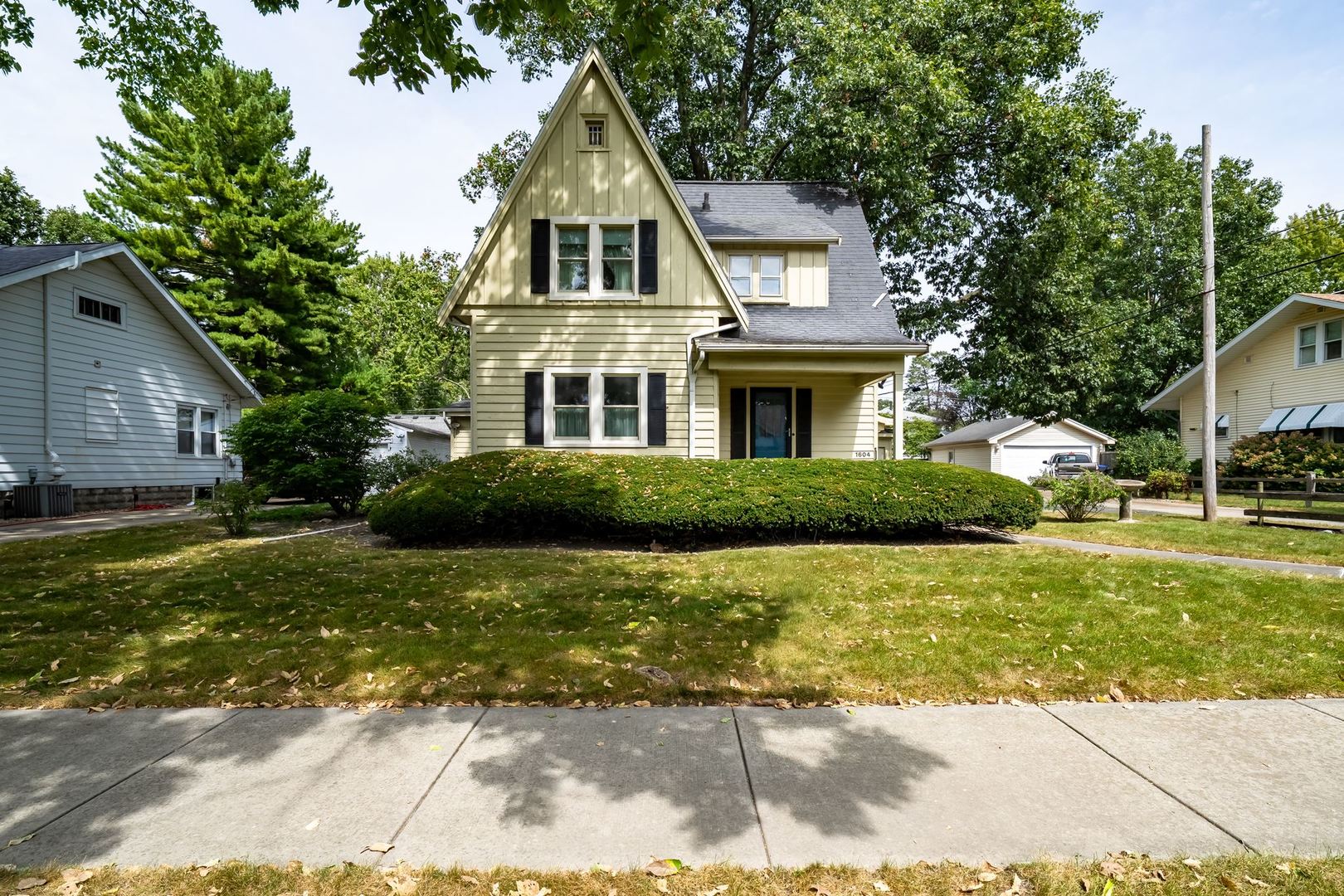 1604 E Jackson Street — photo