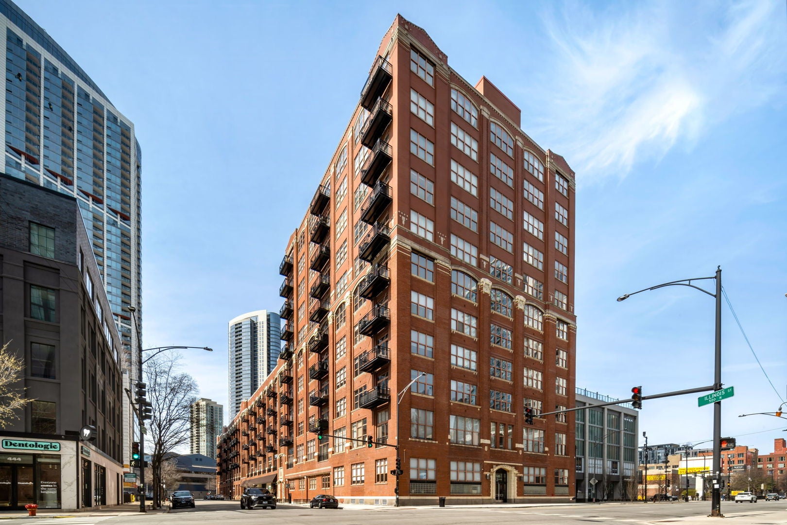 360 W Illinois Street 612 — photo