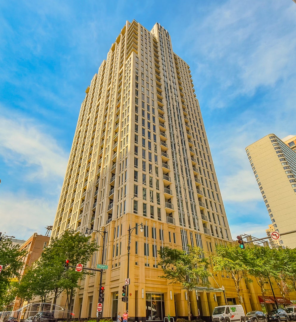 1250 S Michigan Avenue 2205 — photo