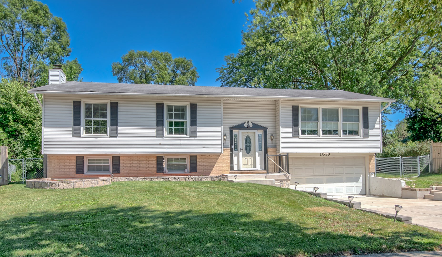 1099 Stratford Lane — photo