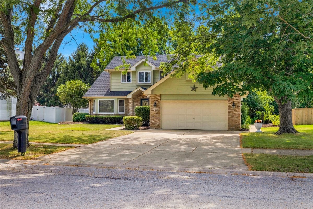 228 Whitetail Crossing — photo