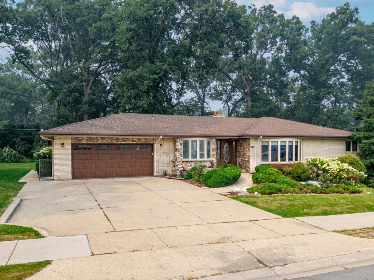 304 E Irving Park Road — photo