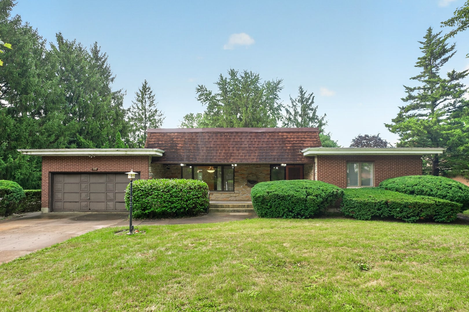100 Forsythe Lane — photo
