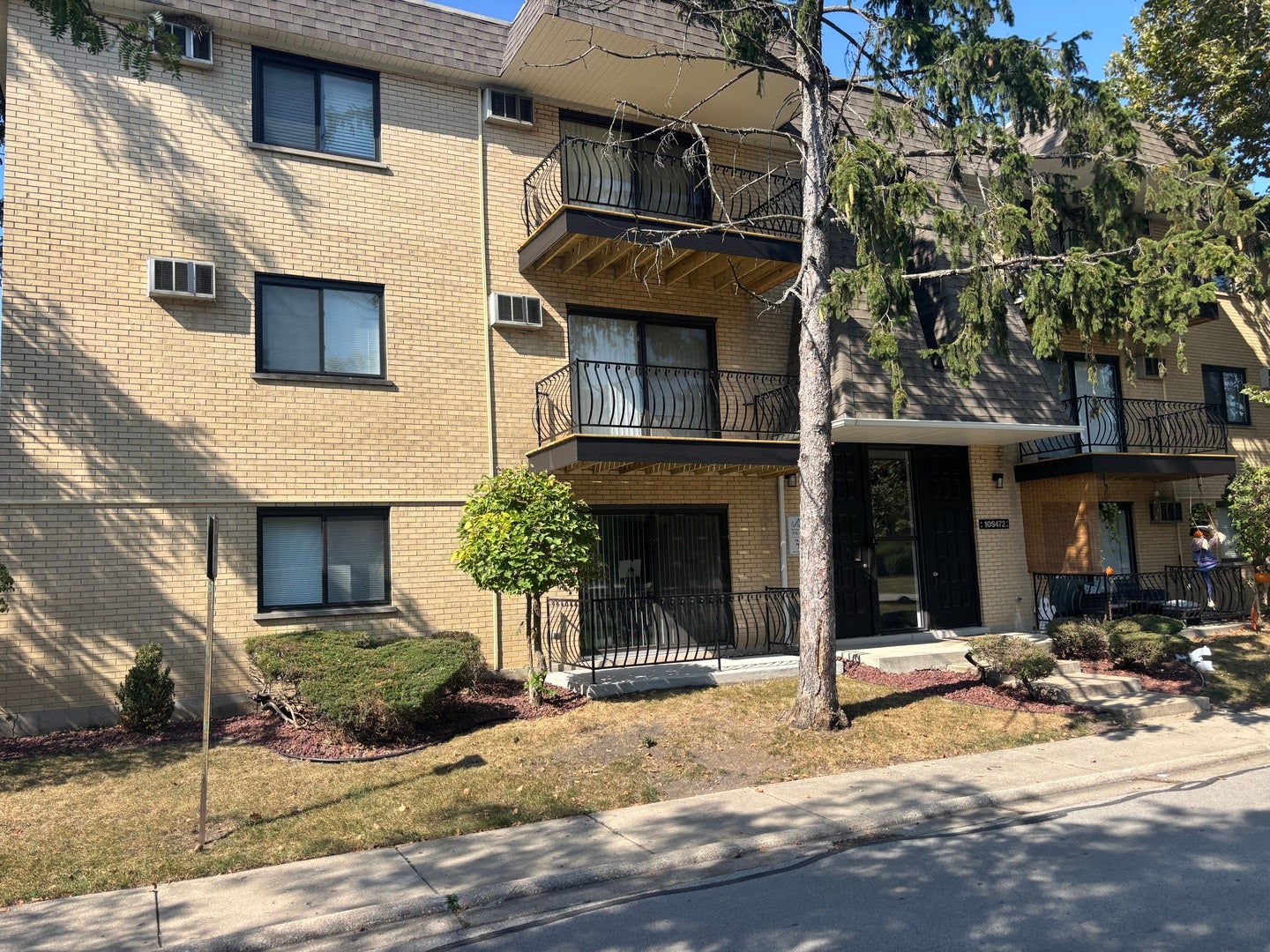 10S472 Echo Lane 4 — photo