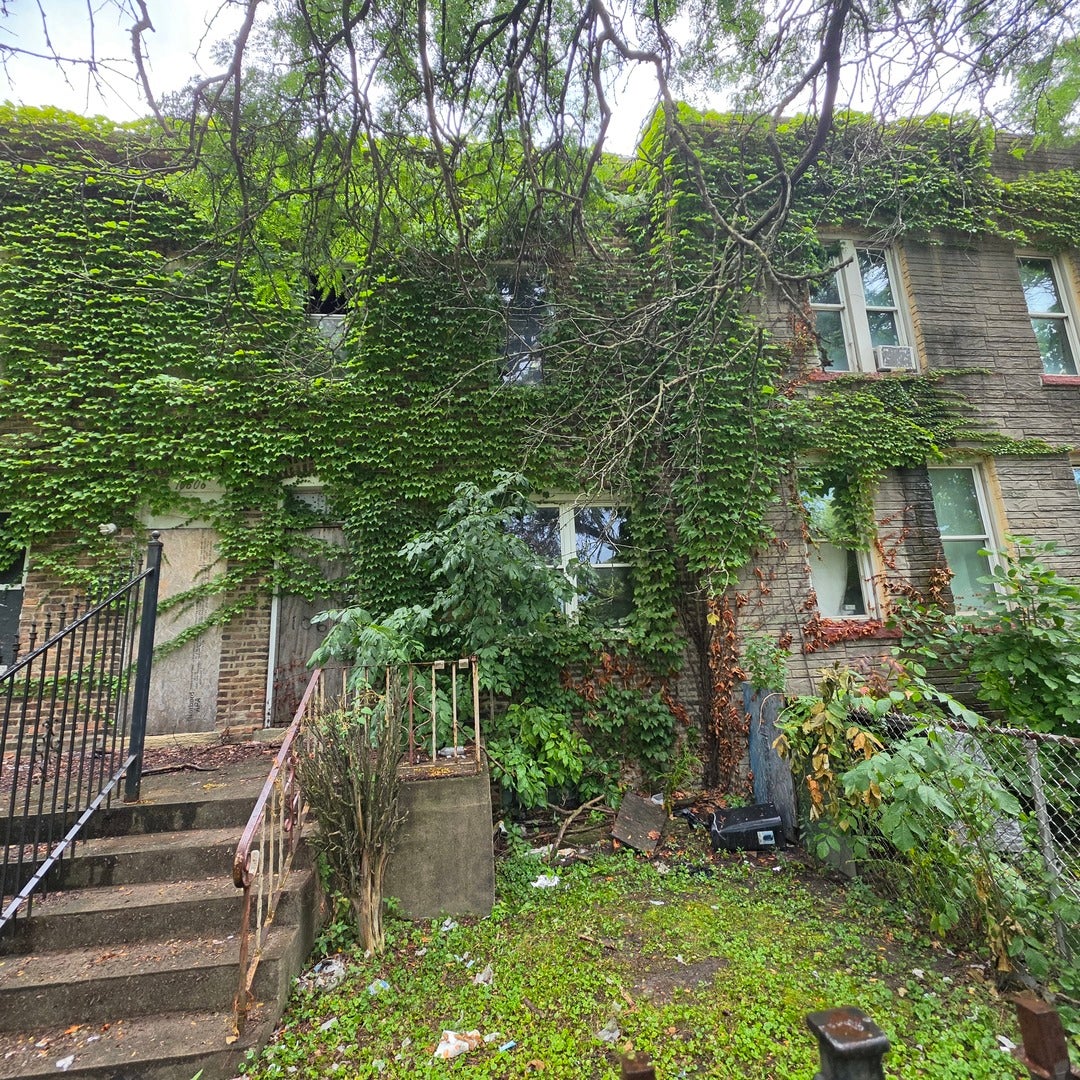 10604 S Langley Avenue — photo