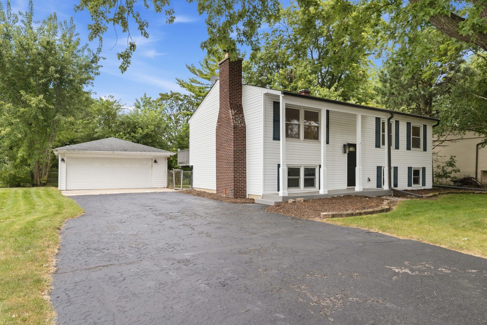 30W234 Claymore Lane — photo