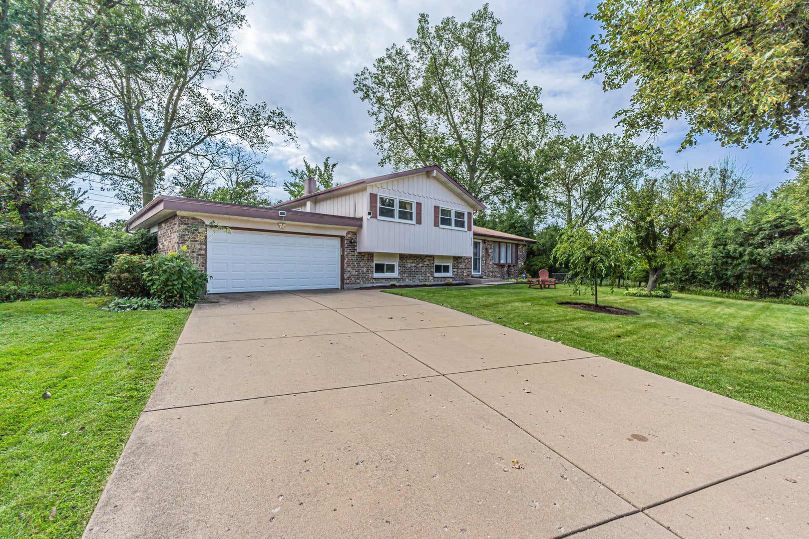 1320 Deerfield Place — photo