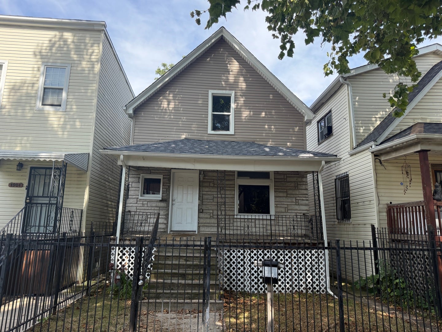 4902 W Gladys Avenue — photo