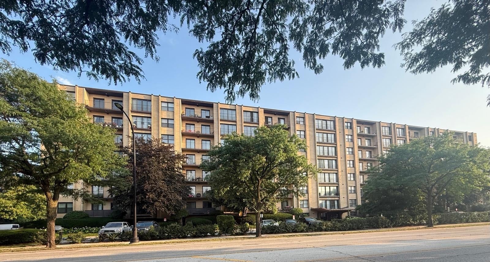 4601 W Touhy Avenue 506 — photo