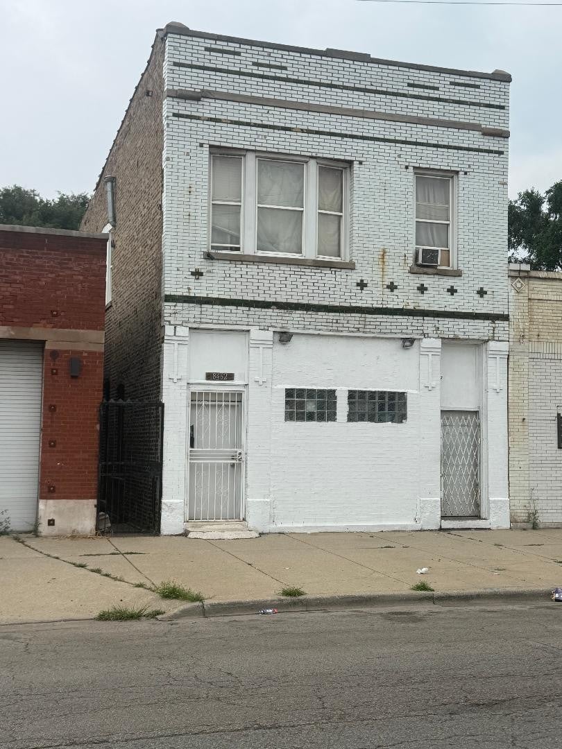 8462 S Commercial Avenue — photo