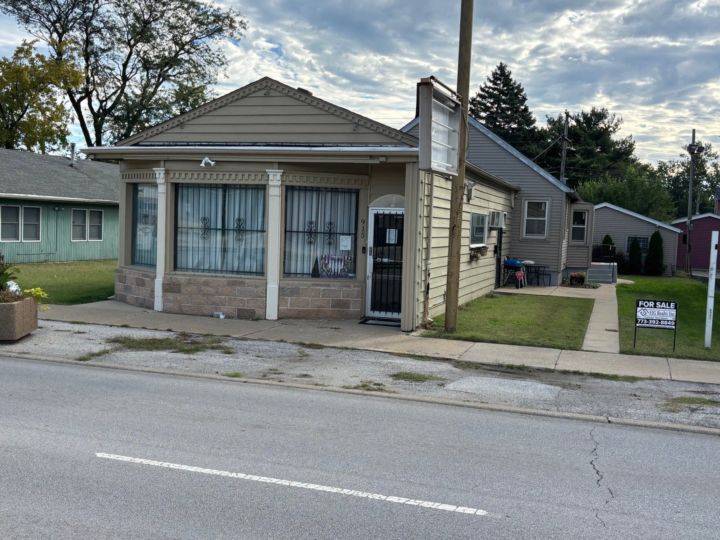 915 Burnham Avenue — photo