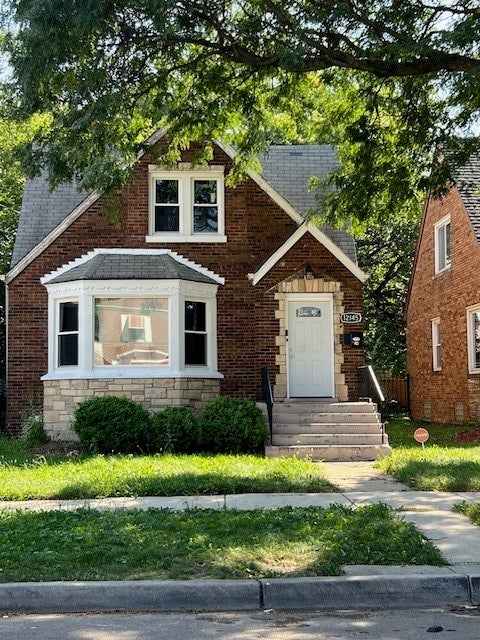 12145 S Perry Avenue — photo