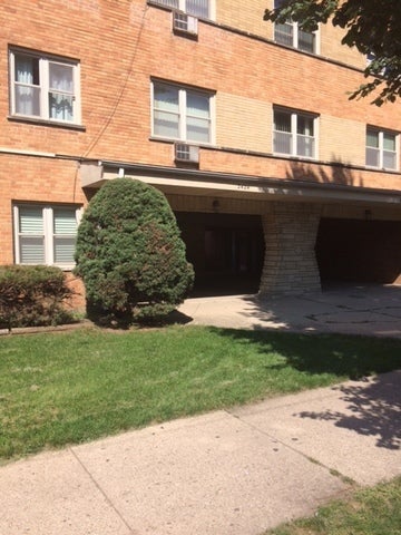 2420 W Berwyn Avenue 304 — photo