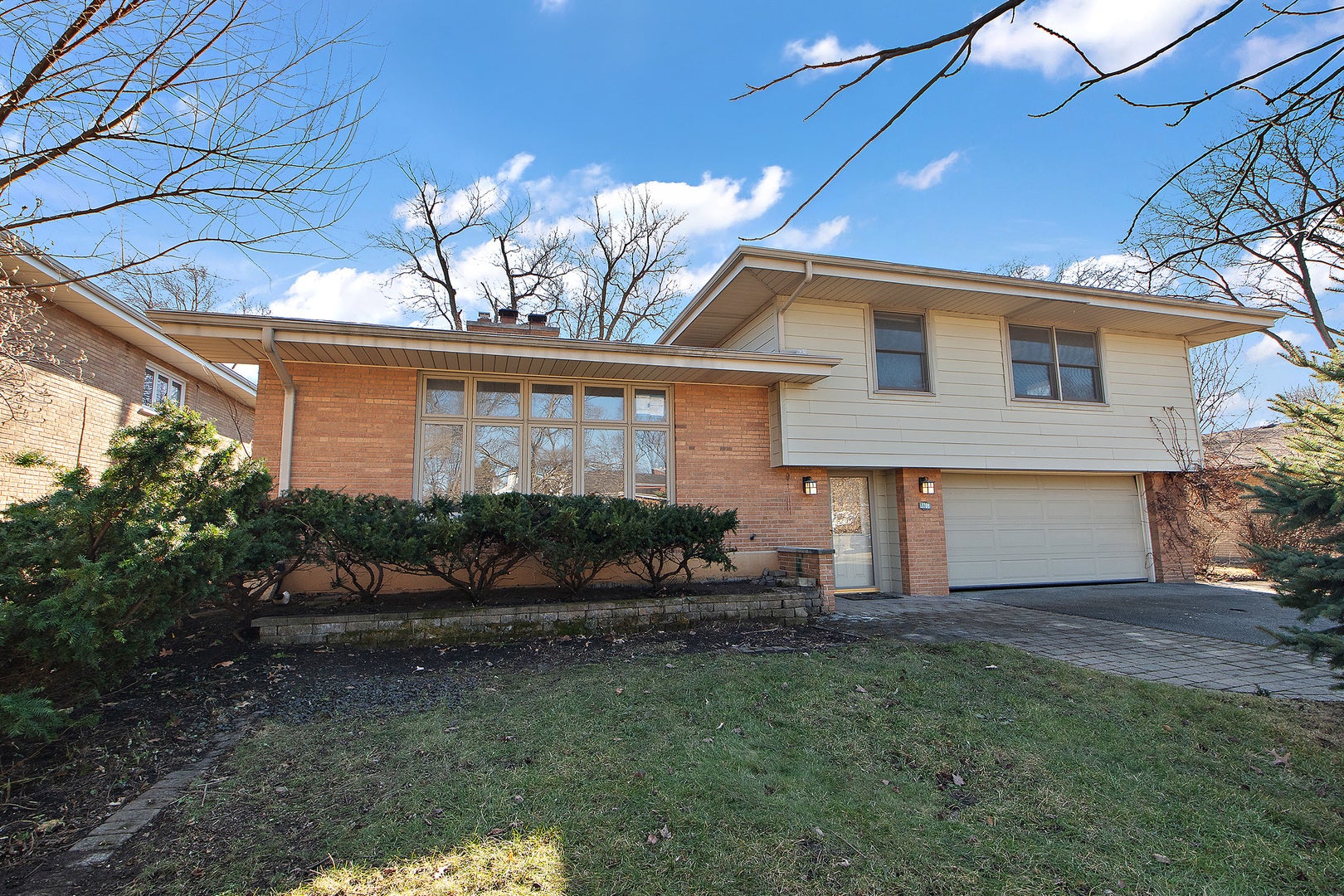 2708 Hawthorne Lane — photo