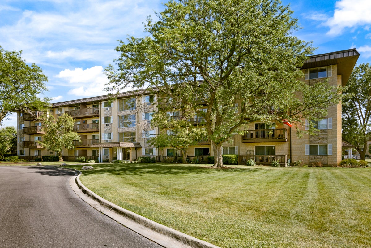 2214 S Goebbert Road 178 — photo