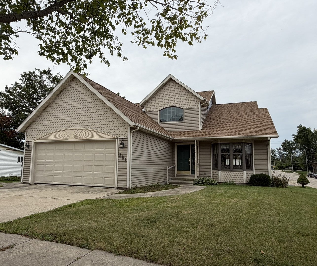 101 E Provost Street — photo
