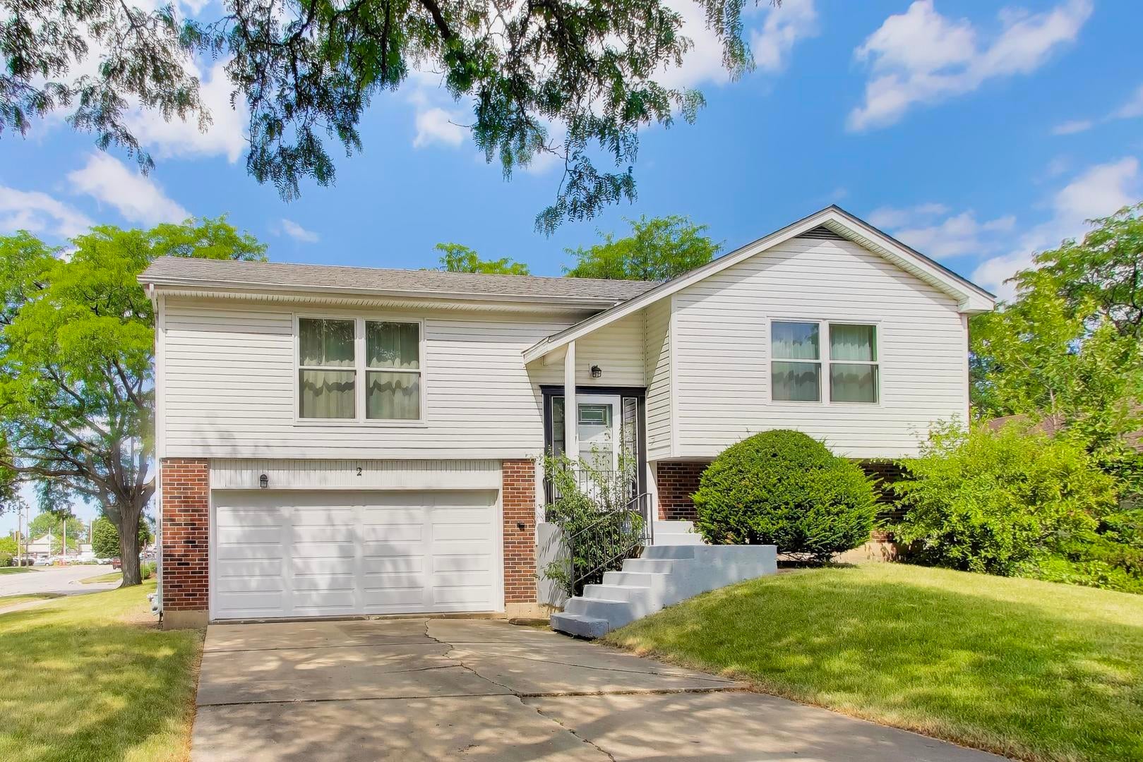 2 Oakmont Court — photo