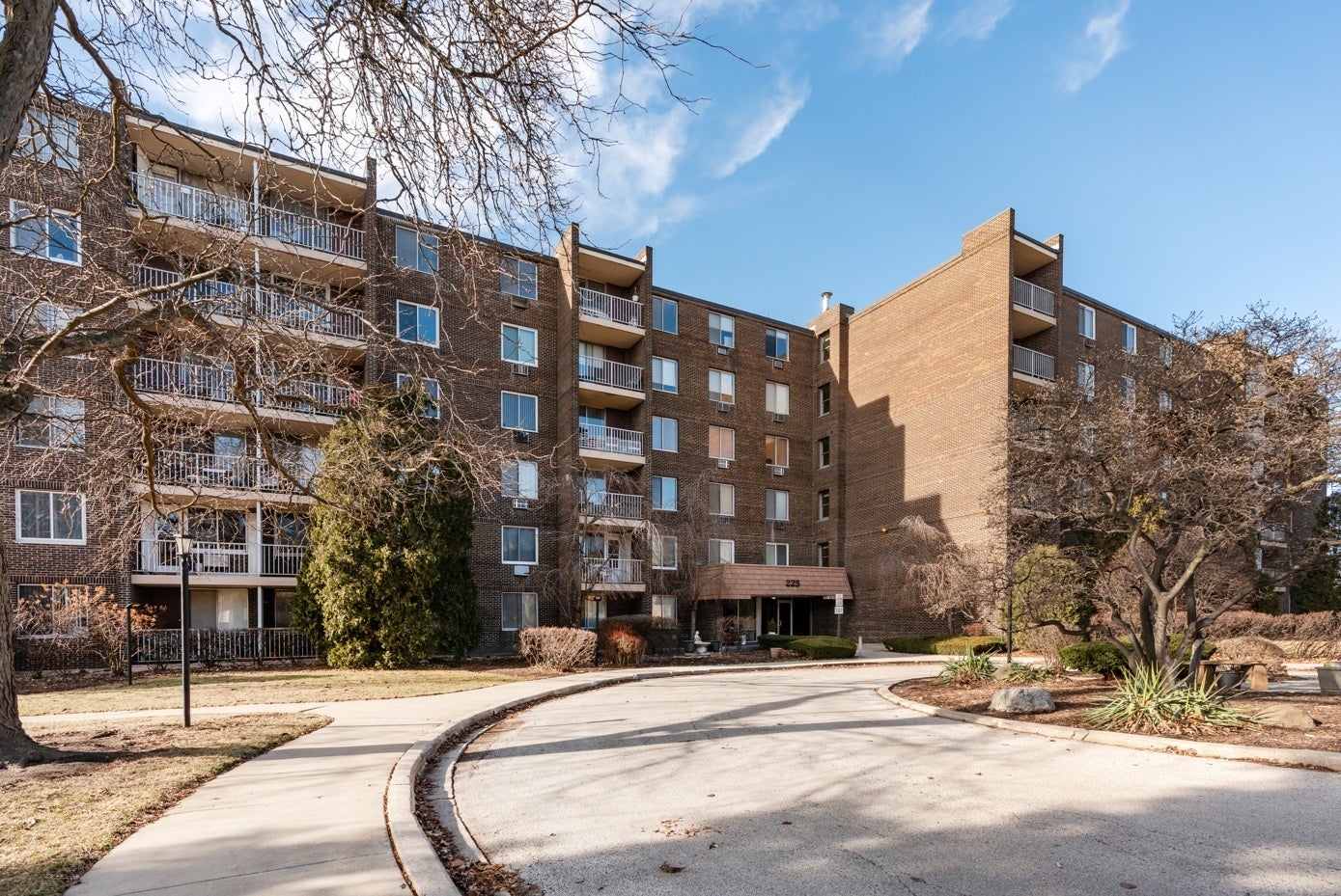 225 S Rohlwing Road 615 — photo
