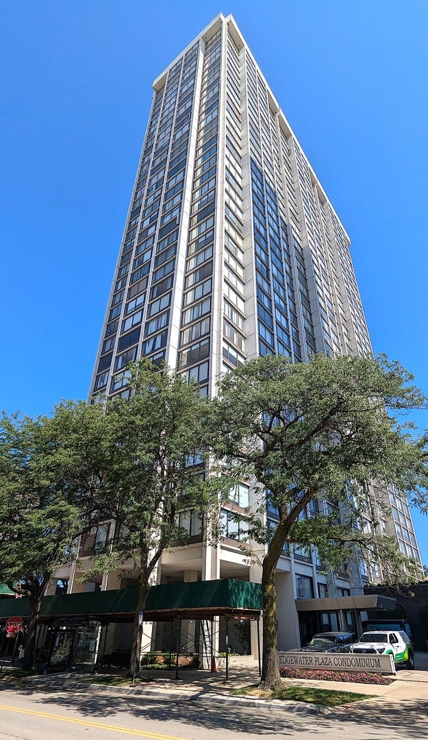 5455 N Sheridan Road 705 — photo