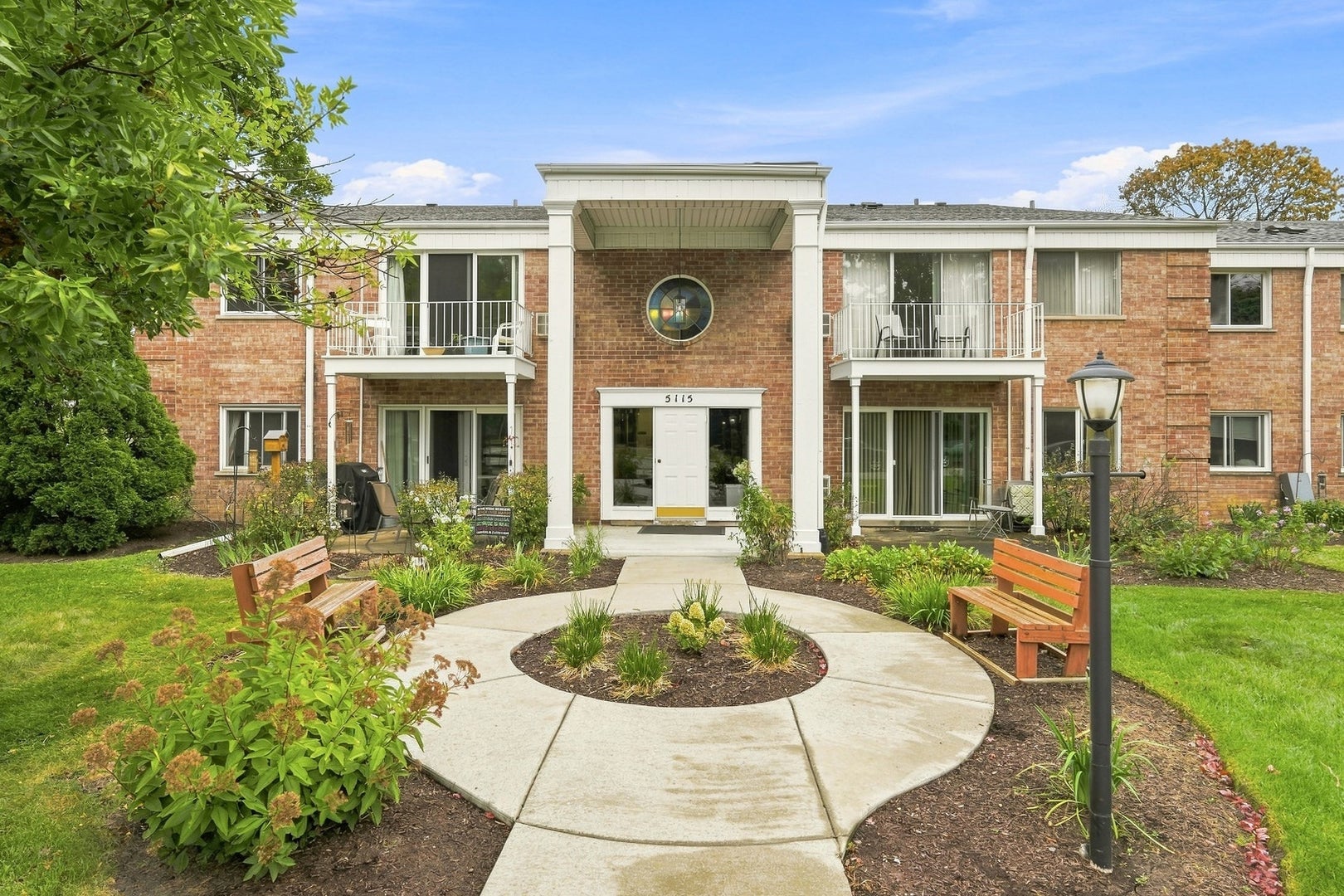 5115 Blodgett Avenue 213 — photo