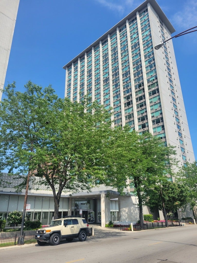 6171 N Sheridan Road 1308 — photo