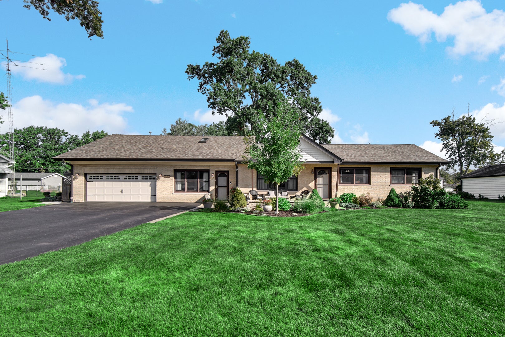 8210 Hillcrest Drive — photo