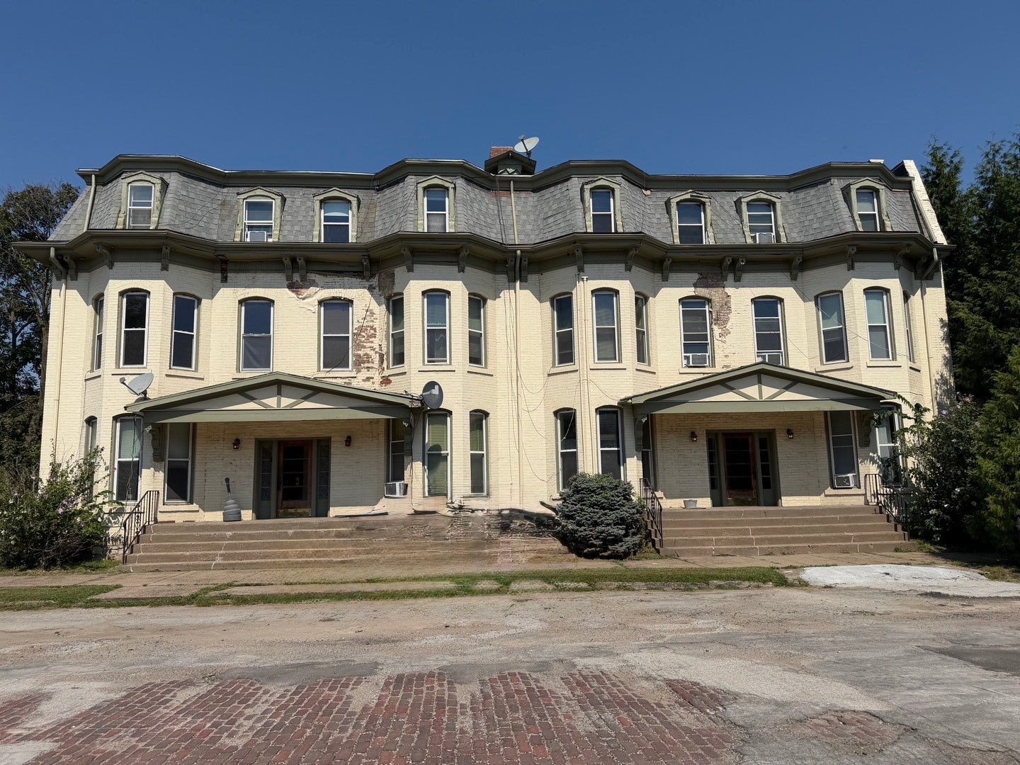 1301-1305 2nd Avenue — photo