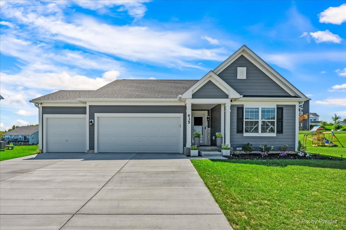 635 Cloverleaf Drive — photo