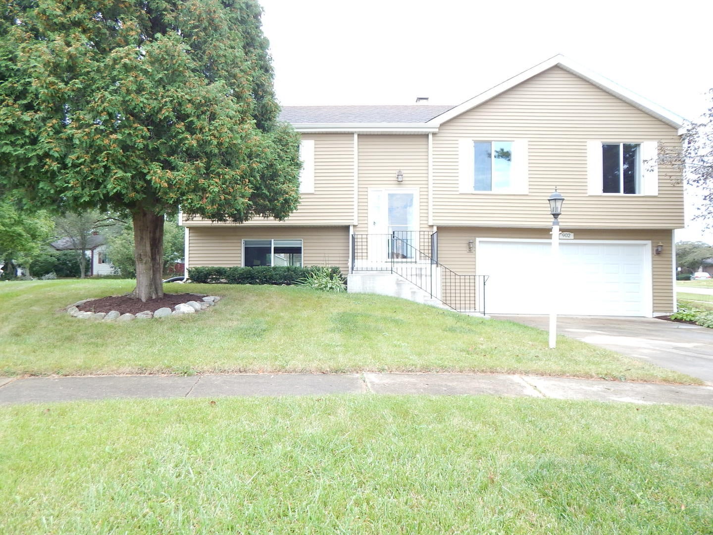 902 Garden Circle — photo