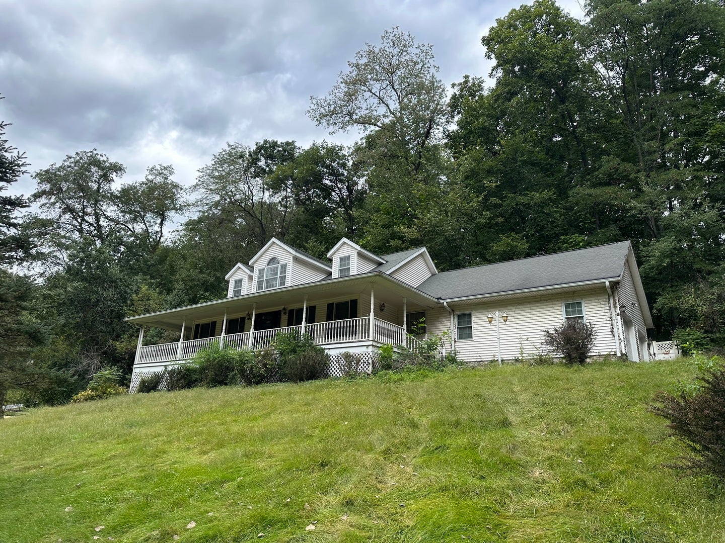 102 Hidden Valley Court — photo