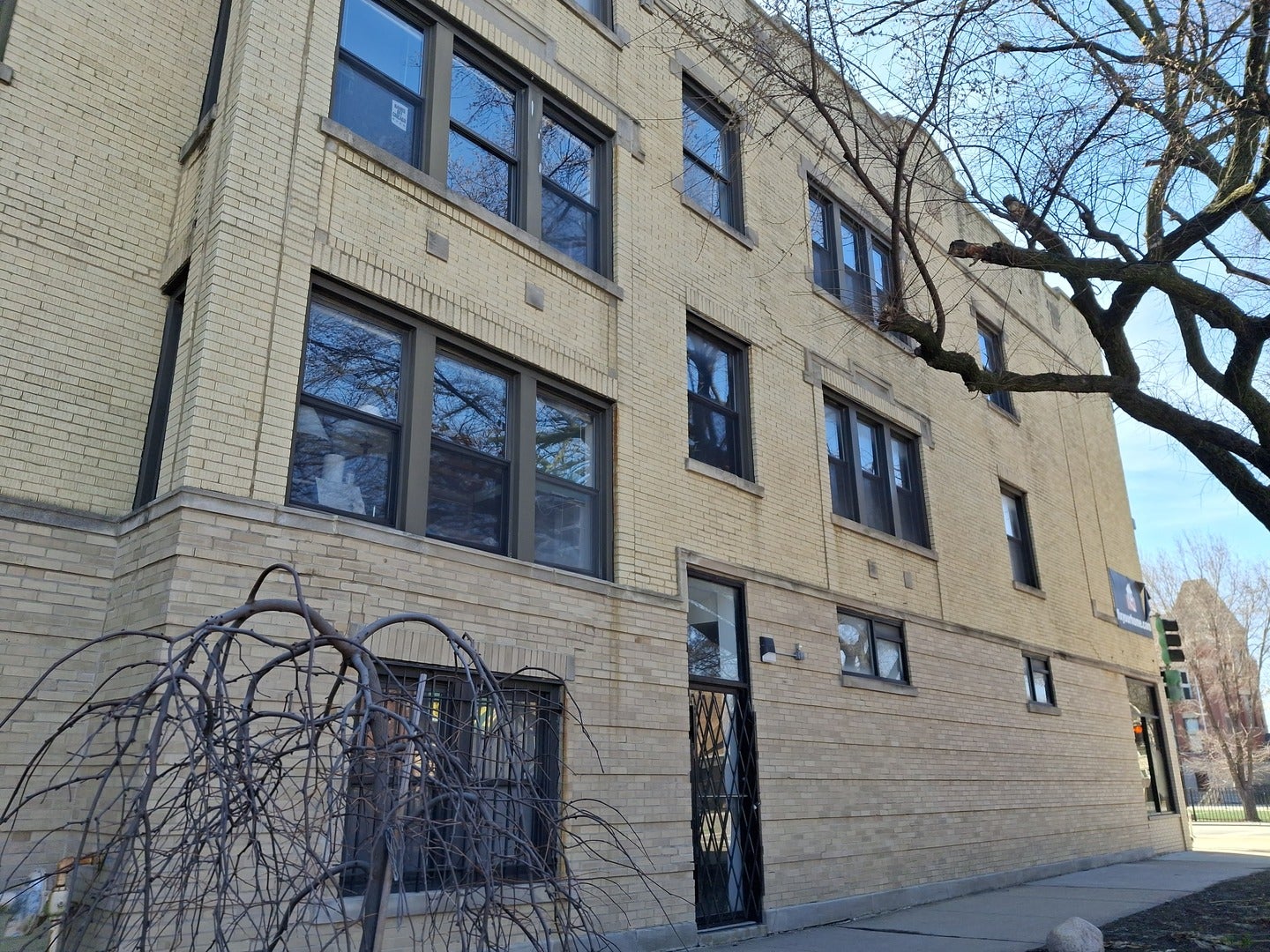 3149 W Wellington Avenue 1 — photo