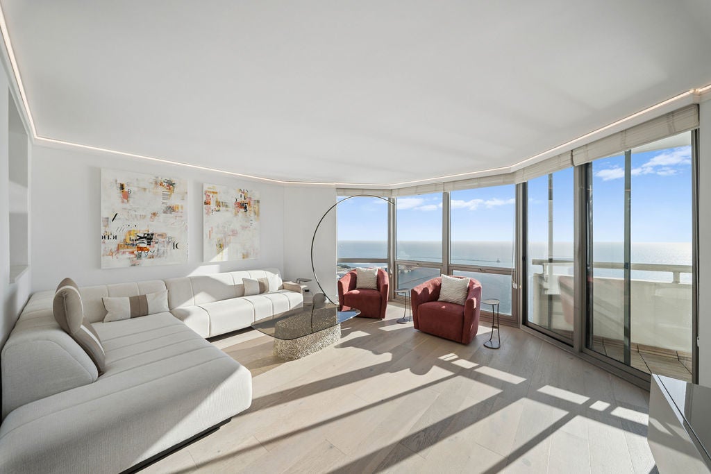 195 N Harbor Drive 5403 — photo