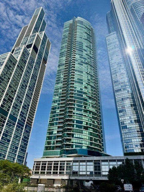 1201 S Prairie Avenue 1706 — photo