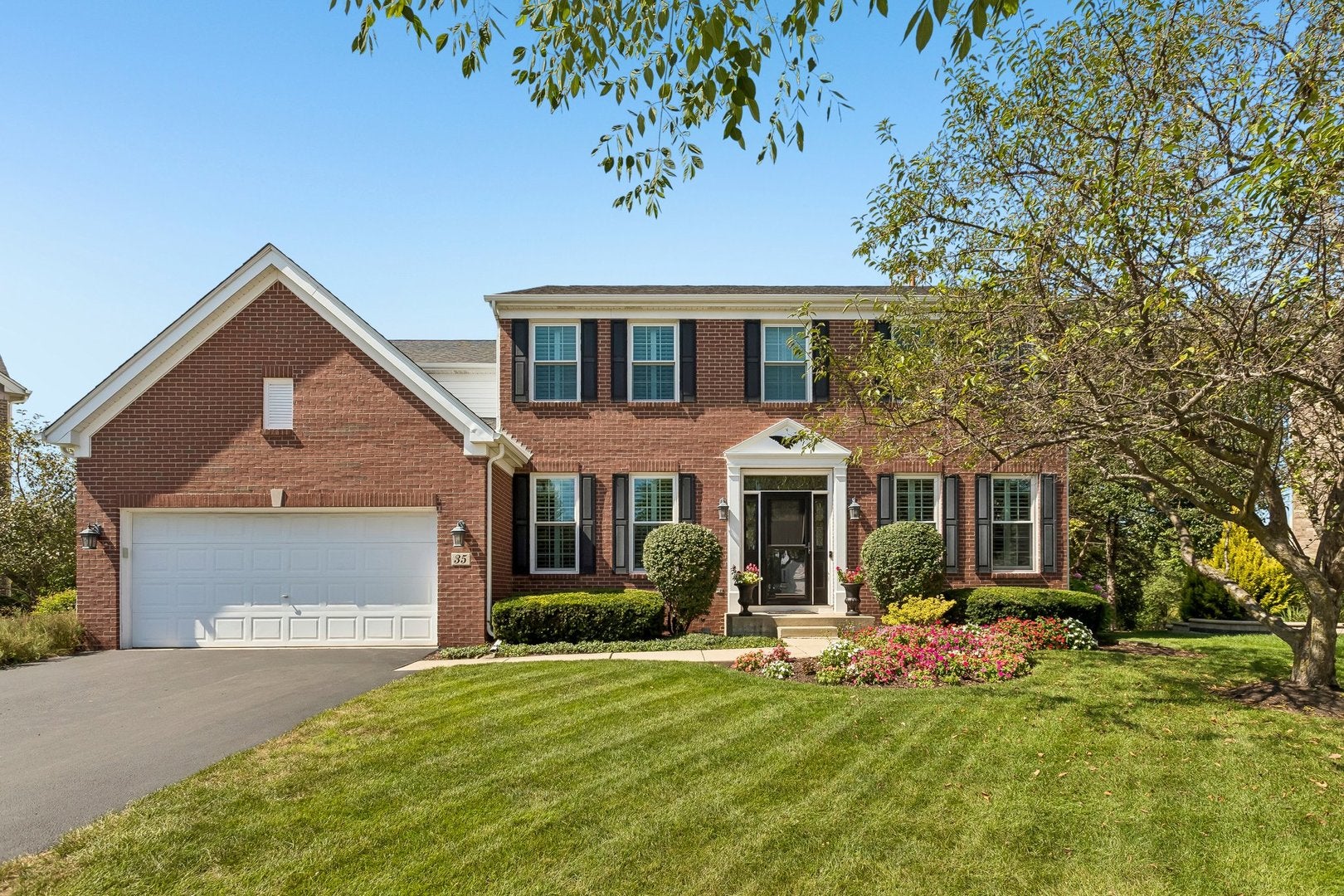 35 Oakview Court — photo