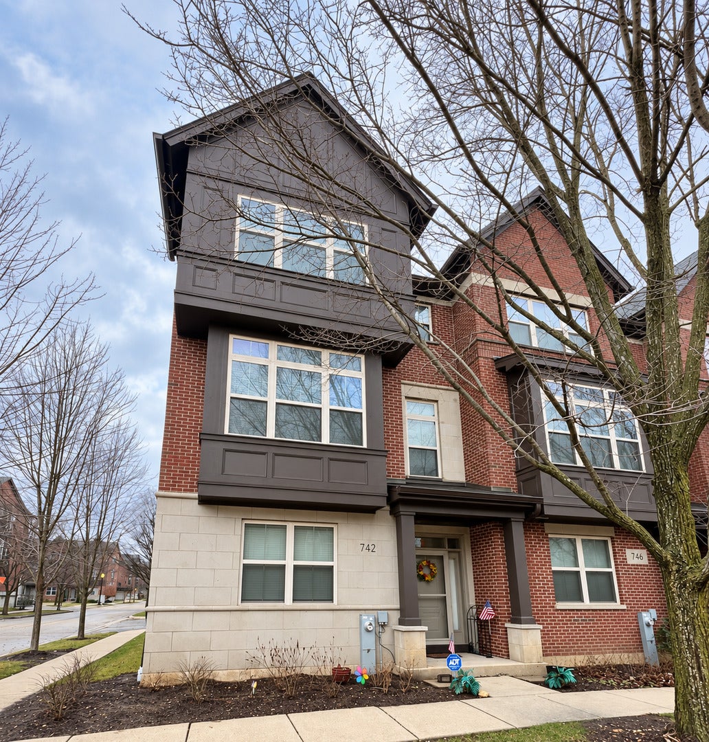 742 Summit Lane — photo