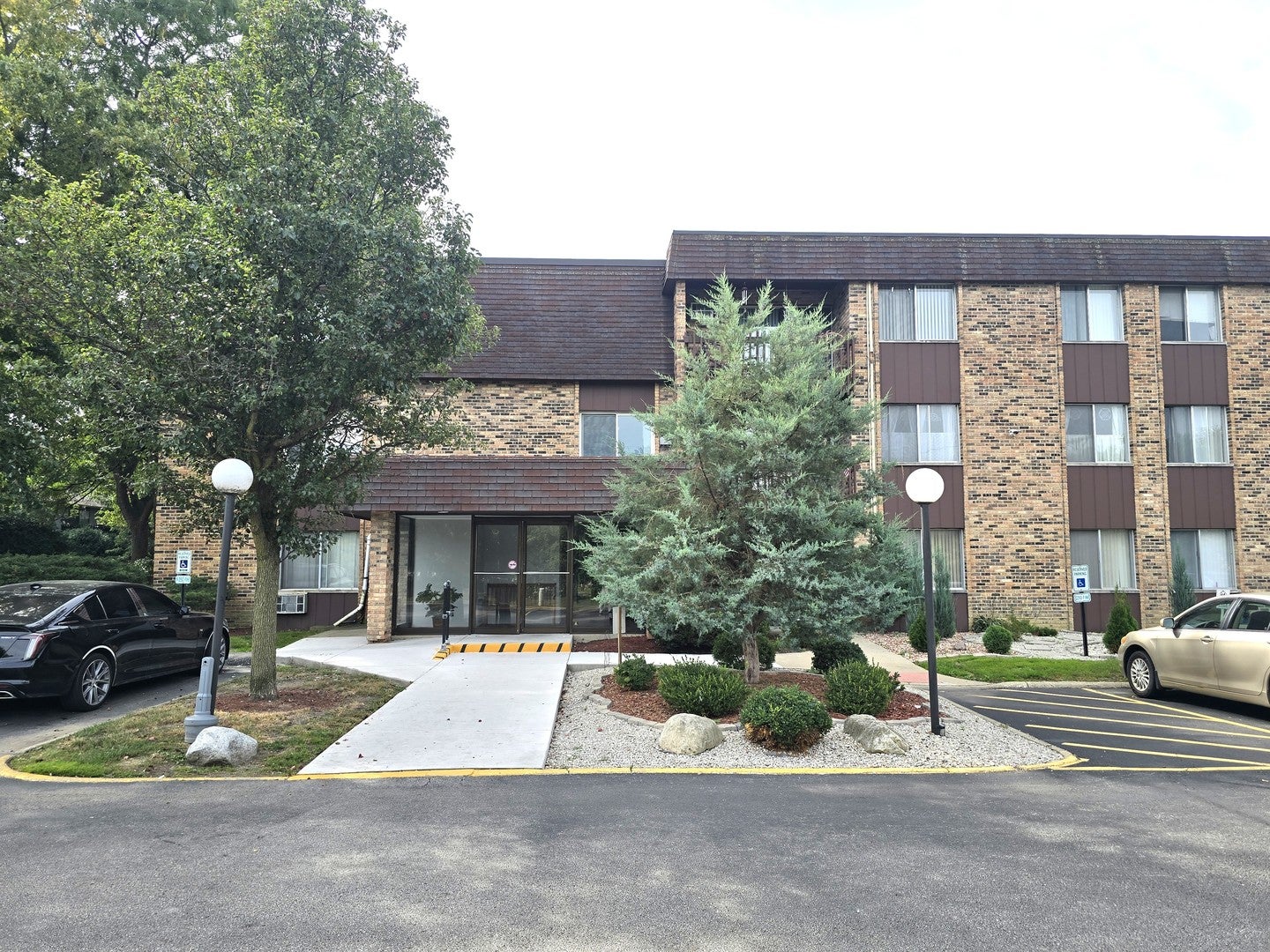940 E Old Willow Road 210 — photo