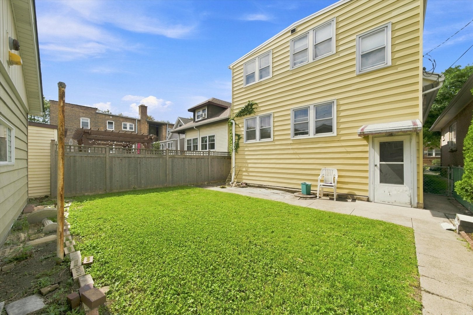 Home in Chicago, IL 60618 — photo 3