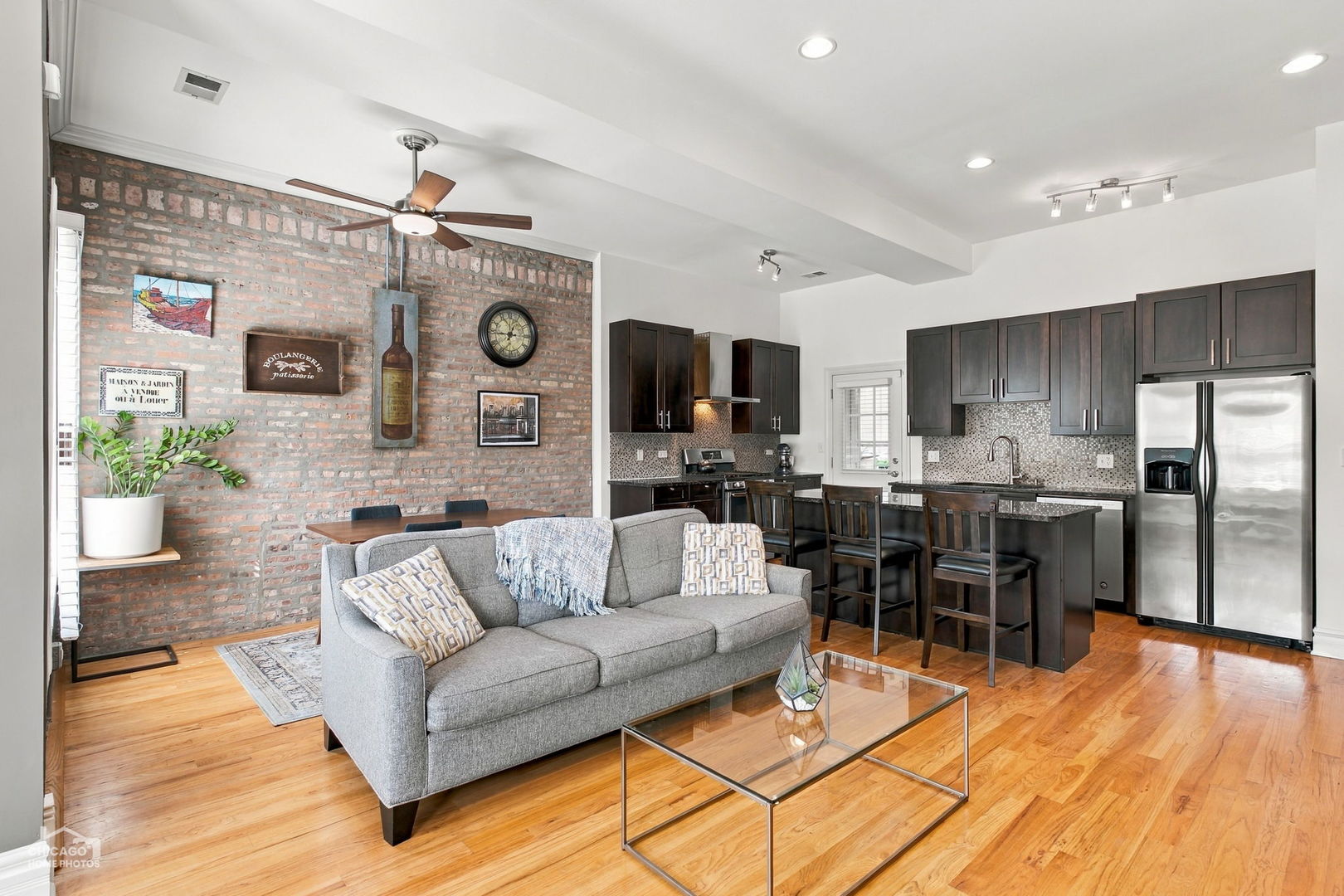 Home in Chicago, IL 60657 — photo 3