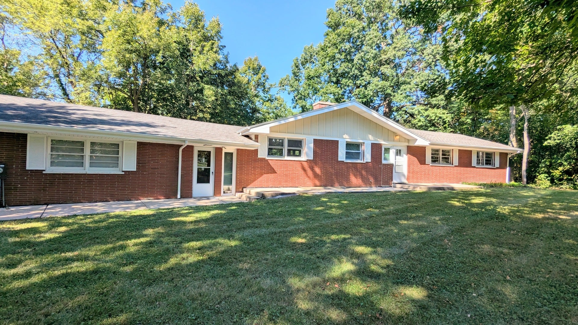 2030 Crestwood Lane — photo