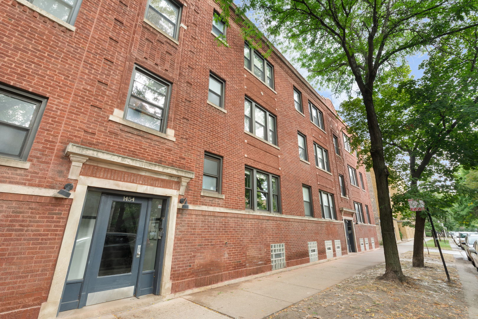 1454 W Roscoe Street 1E — photo