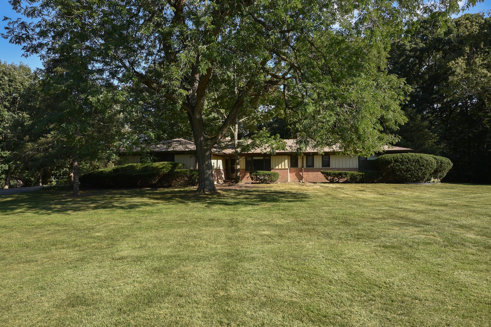 105 Lomond Drive — photo