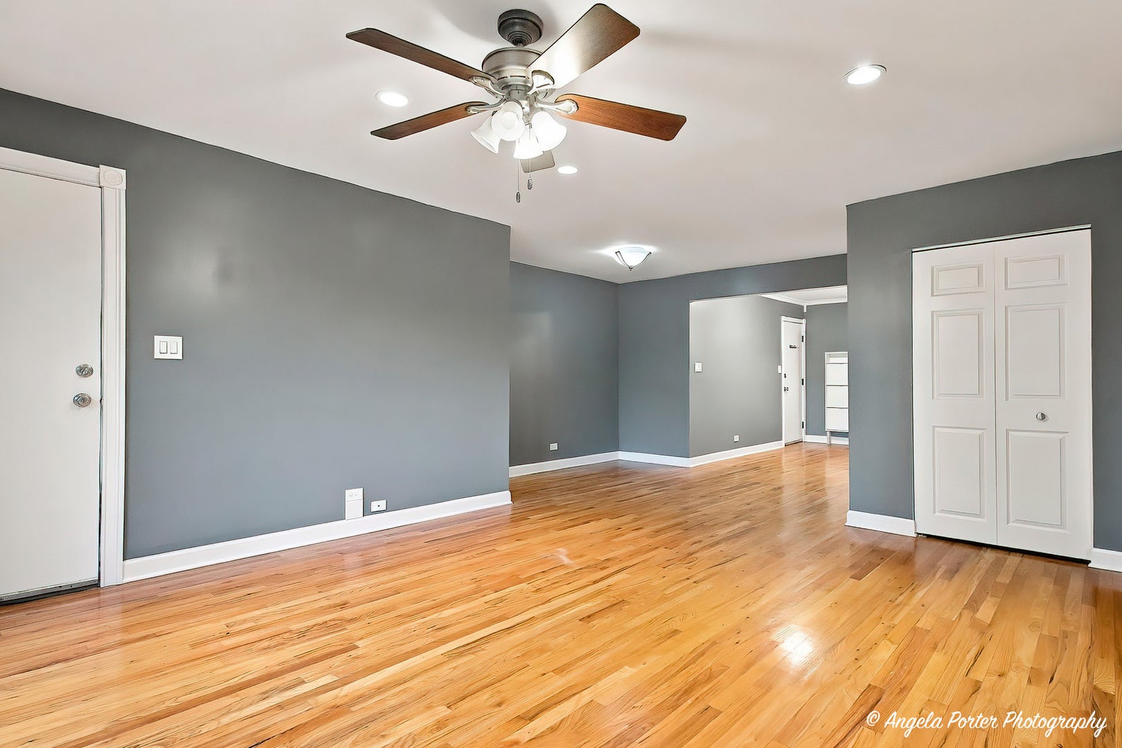 Home in Des Plaines, IL 60016 — photo 3