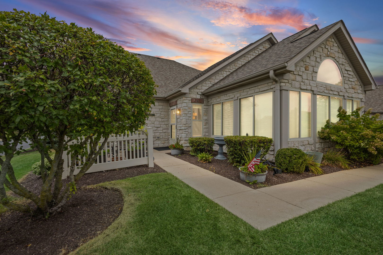 Home in Homer Glen, IL 60491 — photo 2