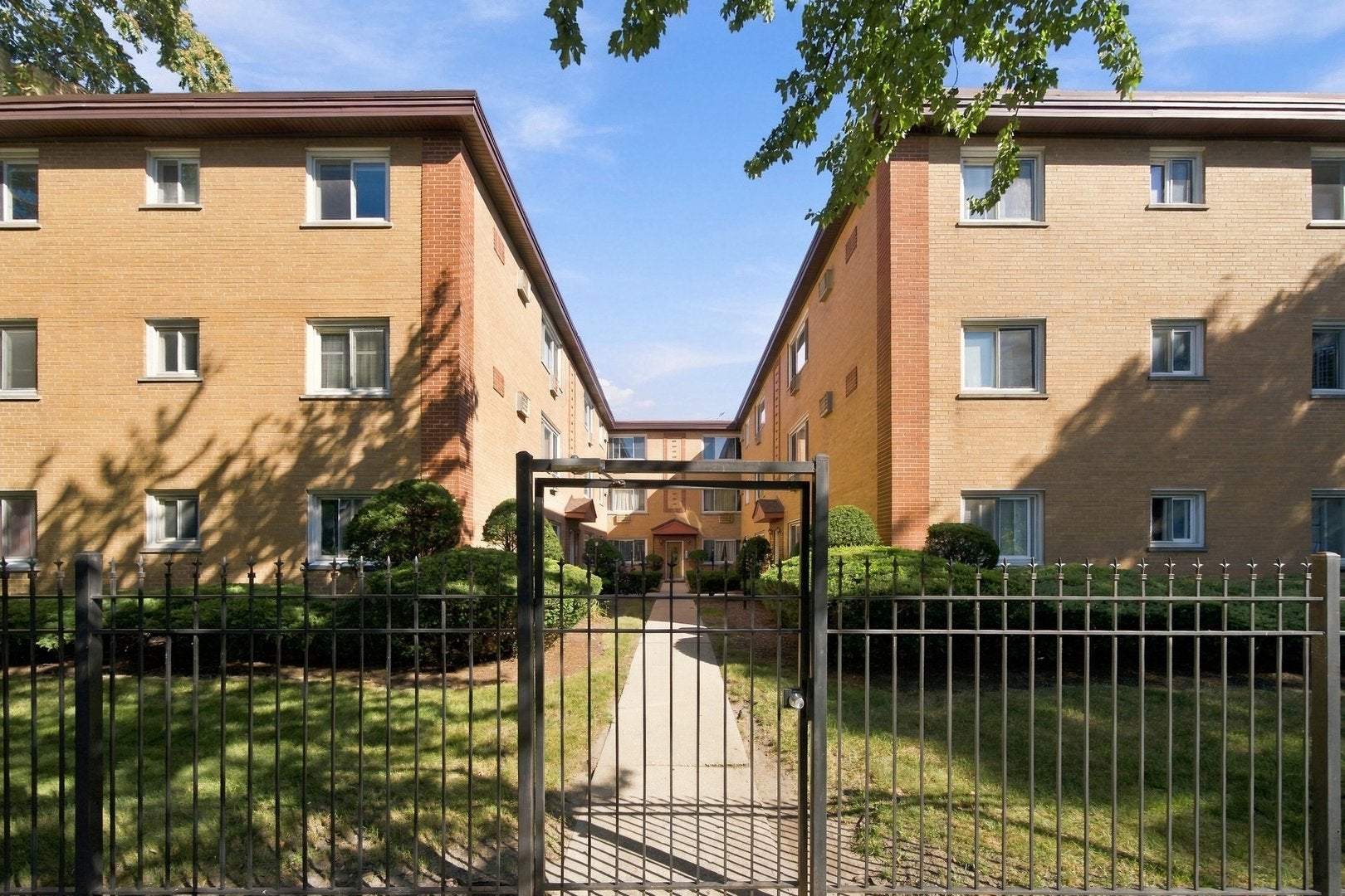1626 W Greenleaf Avenue 1E — photo